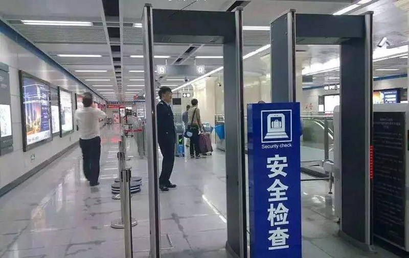 物品過(guò)安檢機時(shí)